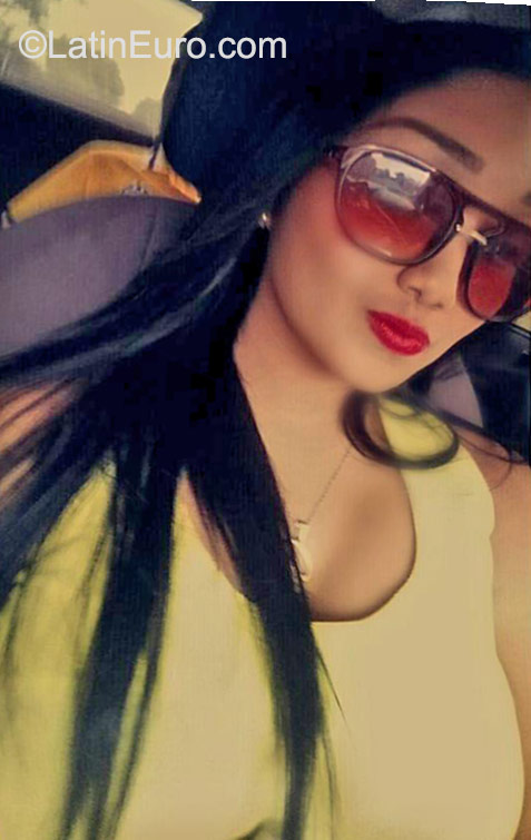 Date this happy Colombia girl Darling from Barranquilla CO18168
