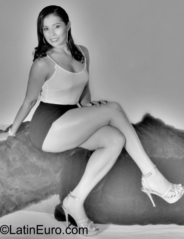 Date this hot Colombia girl Andra lucia from Armenia CO18172
