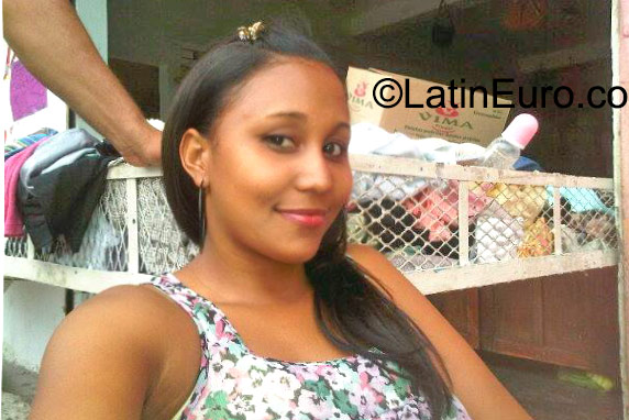 Date this good-looking Dominican Republic girl Nathaly from Santo Domingo DO23638
