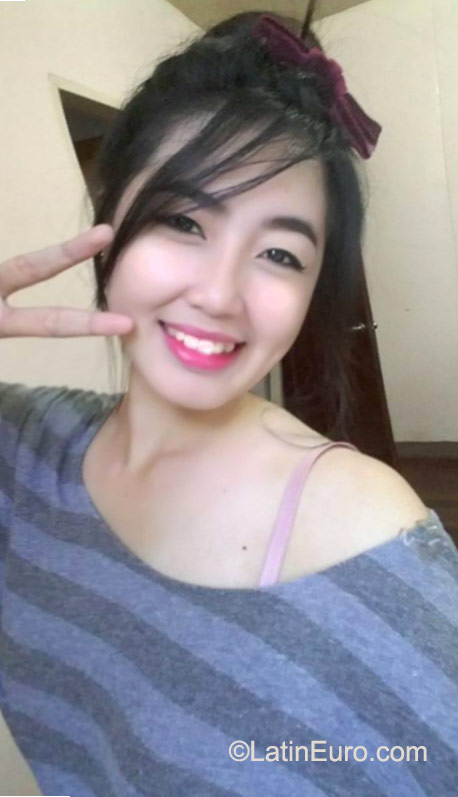 Date this fun Philippines girl Daniela from Manila PH827