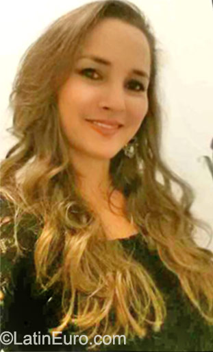 Date this foxy Honduras girl Jackaline from San Pedro Sula HN1781