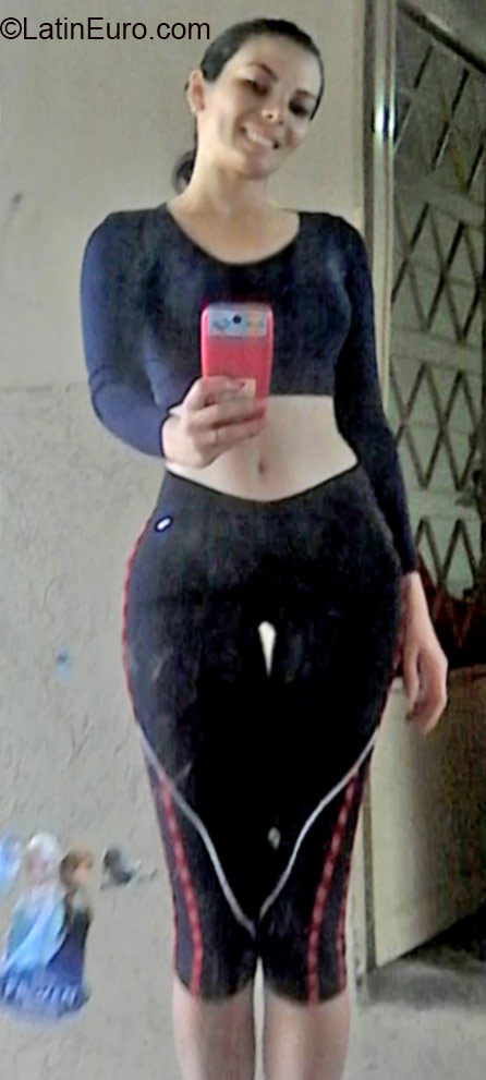 Date this foxy Brazil girl Eliziete from Brasilia BR9495