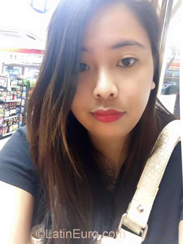 Date this charming Philippines girl Risa from Manila PH835