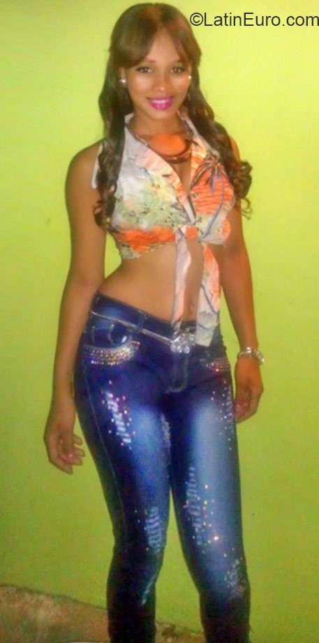 Date this passionate Dominican Republic girl Lasandra from Puerto Plata DO23835