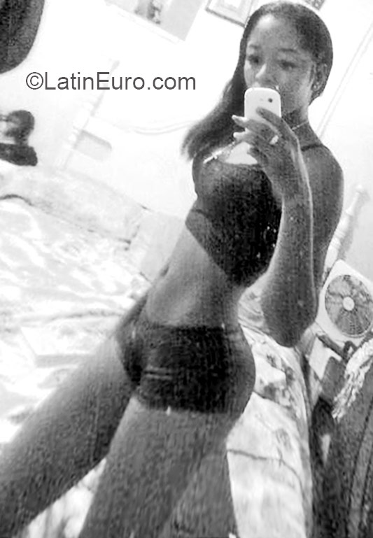 Date this georgeous Jamaica girl Delly23 from Kingston JM2197