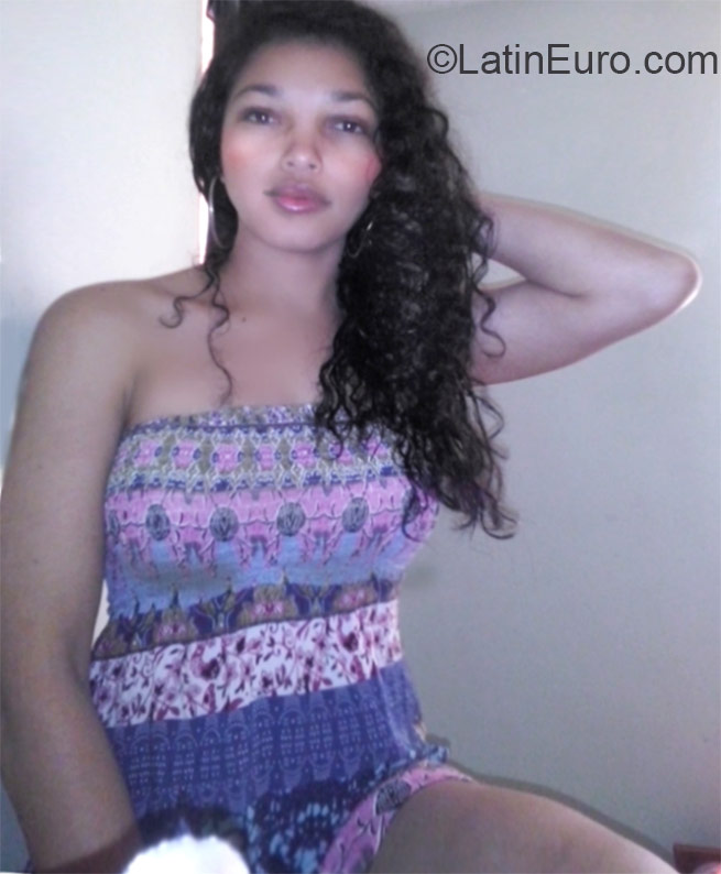Date this voluptuous Colombia girl Lolia from Bogota CO18258