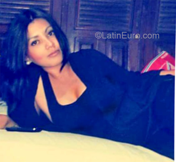 Date this georgeous Honduras girl Isis from Tegucigalpa HN1817