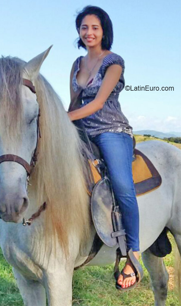 Date this gorgeous Honduras girl Gris from San pedro sula HN1819