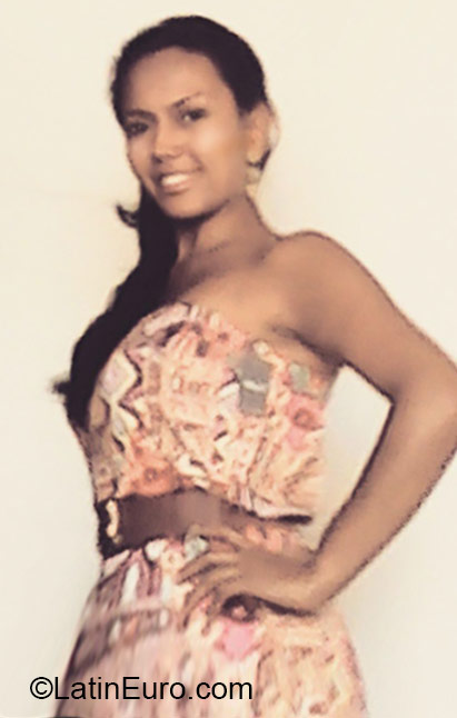 Date this nice looking Colombia girl Maria from Cali CO18263