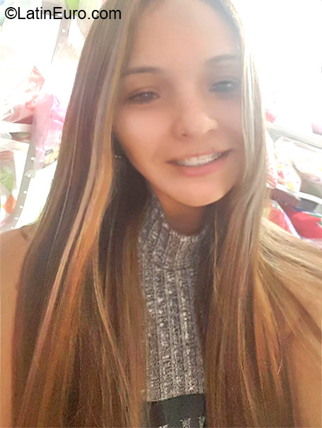 Date this good-looking Colombia girl Camila from Pereira CO18267