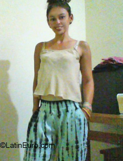 Date this nice looking Colombia girl Kierly from Cordoba CO18278