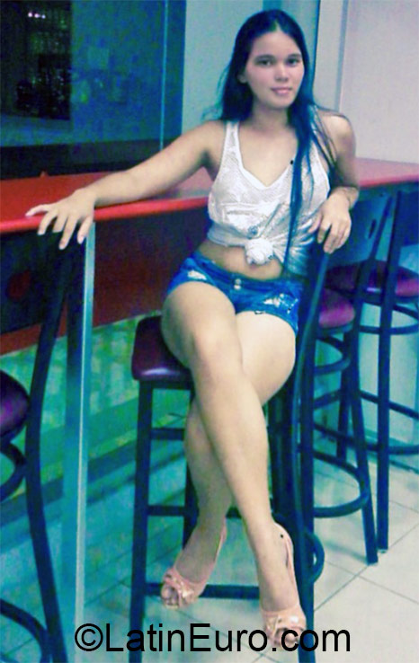 Date this cute Honduras girl Dunia from Tela HN1829