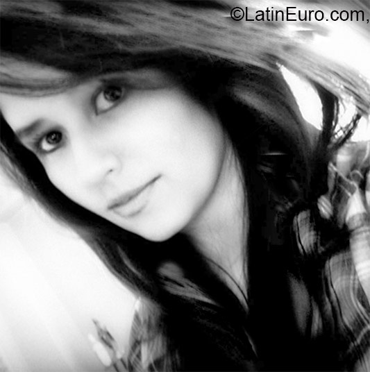 Date this sultry Colombia girl Laura from Bogota CO18284