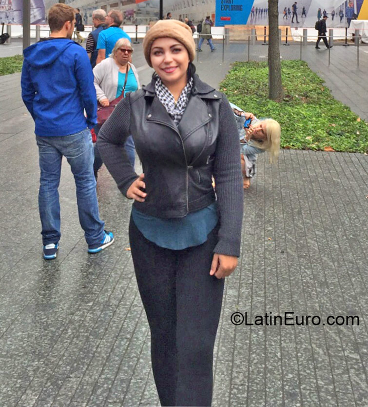 Date this beautiful Brazil girl Maya from Goiania BR9516