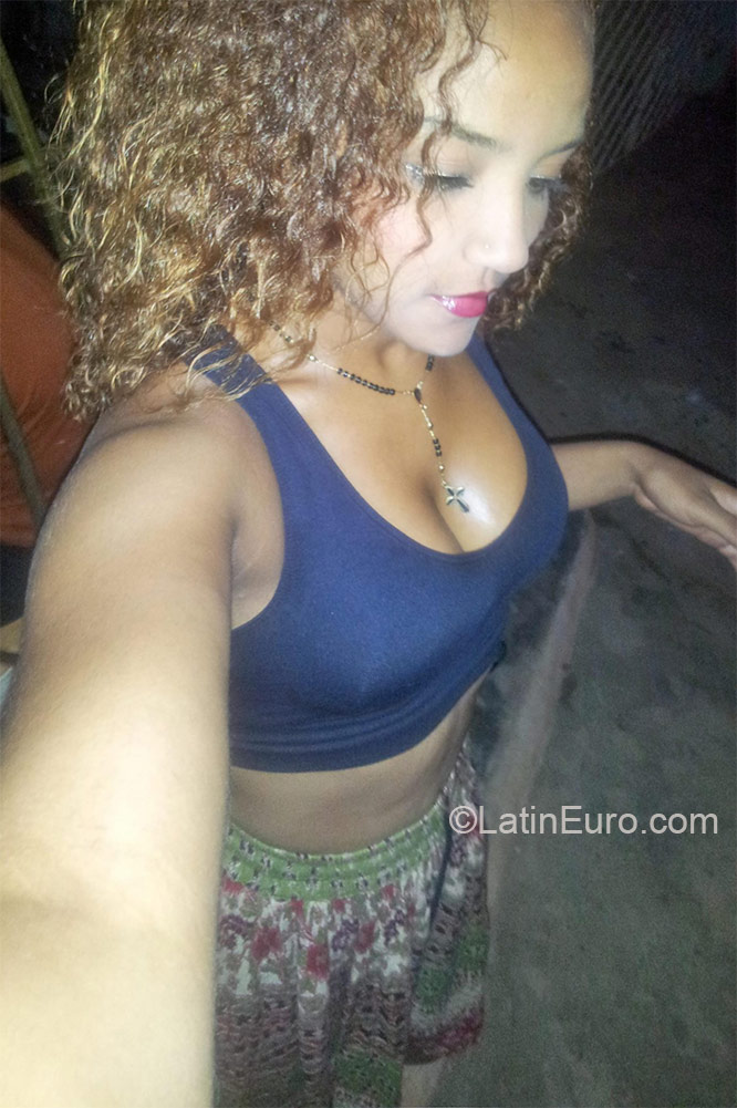 Date this stunning Dominican Republic girl Ines from Santo Domingo DO23983