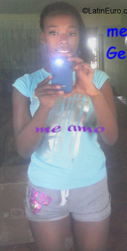 Date this sensual Colombia girl Geidy from Cali CO18324