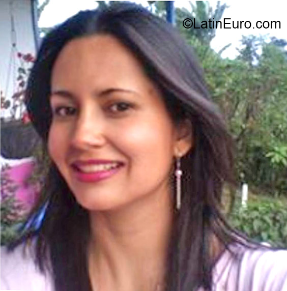 Date this athletic Colombia girl Mara from  CO18339