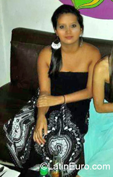 Date this foxy Colombia girl Carolina from Armenia CO18358