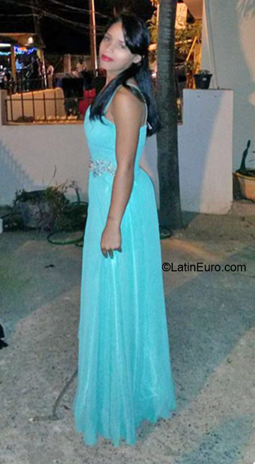 Date this gorgeous Dominican Republic girl Yelisa from Santiago DO24152