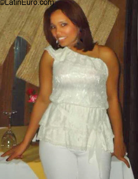 Date this cute Dominican Republic girl Rudelanie from Santo Domingo DO24174