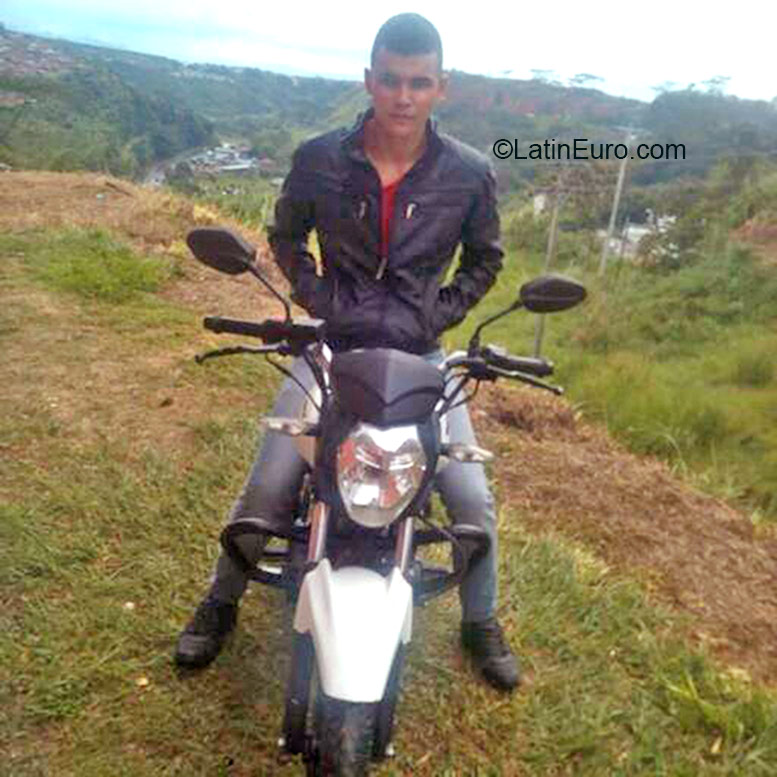 Date this attractive Colombia man Fabian from Pereira CO18376