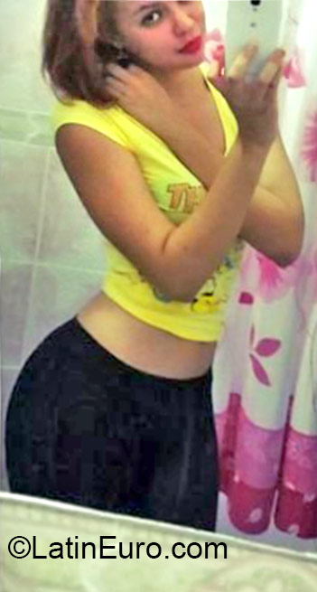 Date this happy Dominican Republic girl Zoranllily from Higuey DO24233