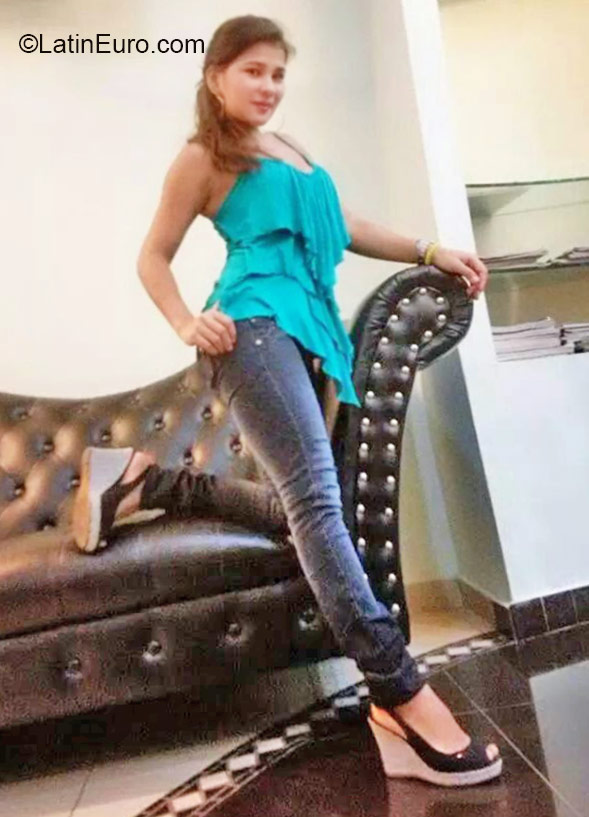 Date this passionate Panama girl Yesi from Panama City PA800