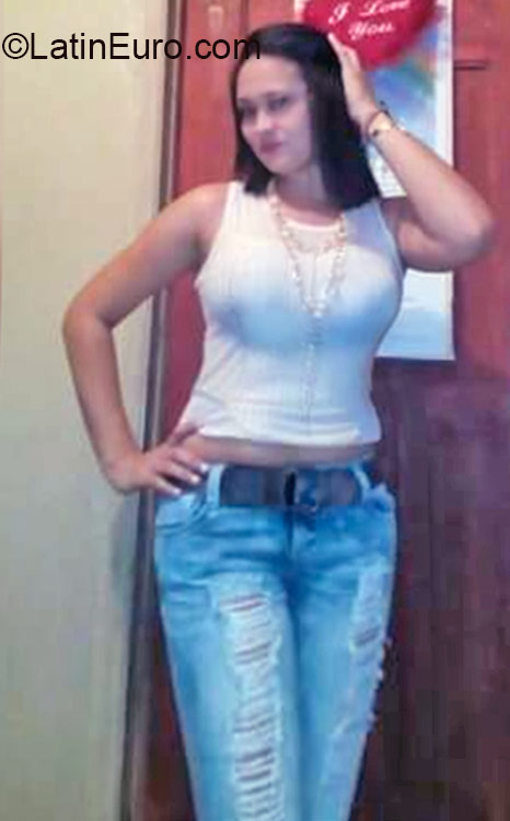 Date this voluptuous Honduras girl Vanessa from puerto cortes HN1871