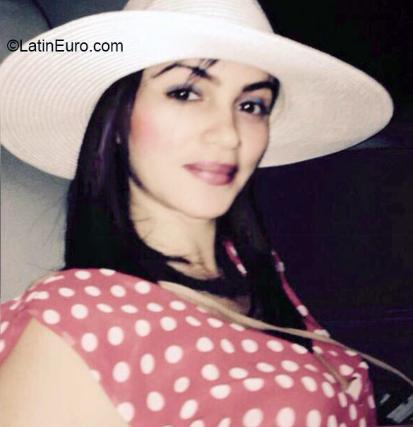 Date this delightful Dominican Republic girl Adri from Santo Domingo DO24281