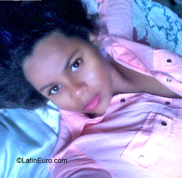 Date this sultry Colombia girl Khatia from Cali CO18402