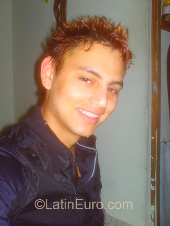 Date this georgeous Colombia man Wellington from Medellin CO18406