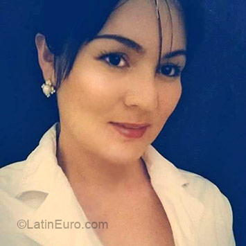 Date this young Colombia girl Marcela from Medellin CO18414