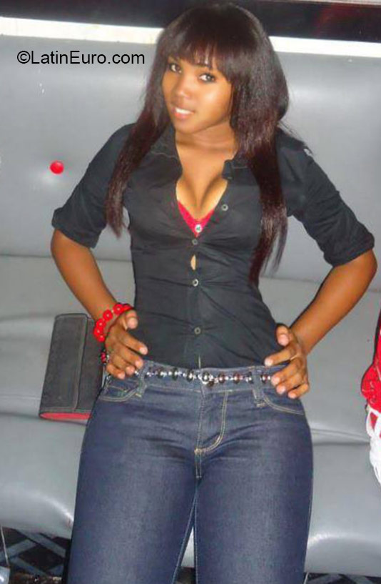 Date this nice looking Dominican Republic girl Marley from Santo Domingo DO24320
