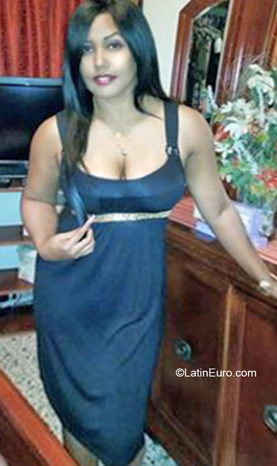 Date this gorgeous Dominican Republic girl Rosy from Santo Domingo DO24322