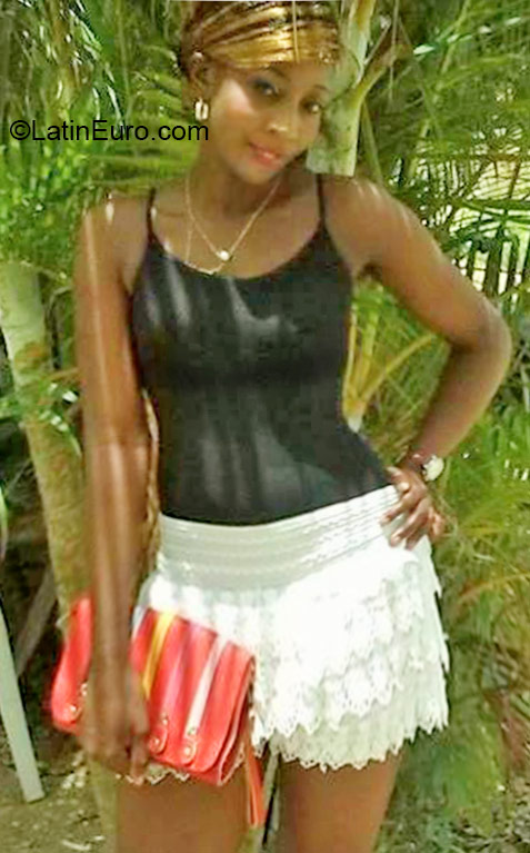 Date this beautiful Dominican Republic girl Valdina from Santo Domingo DO24324