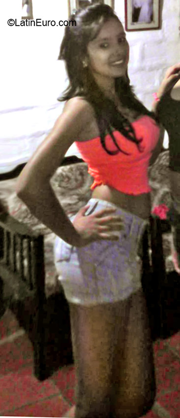 Date this hot Colombia girl Esmeralda from Zapatoca CO18424