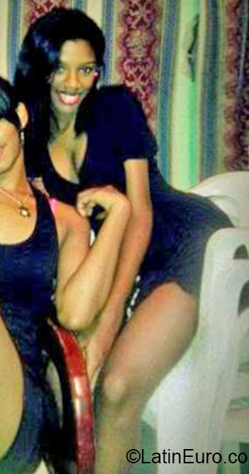 Date this sensual Dominican Republic girl Dania from Santo Domingo DO24336