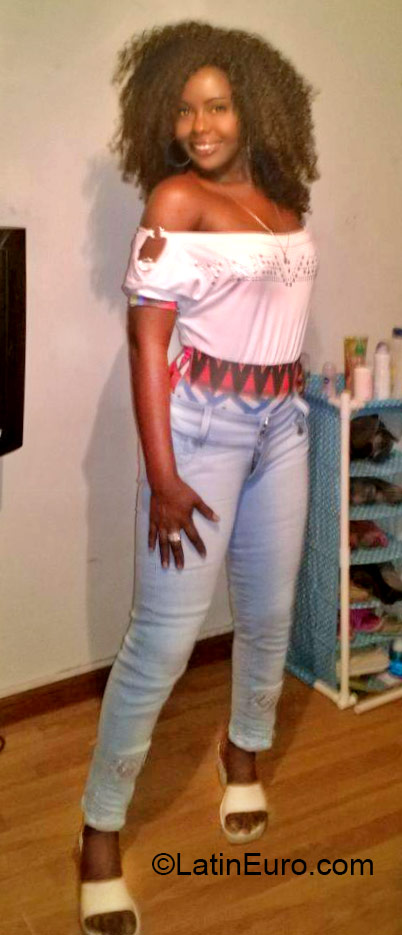 Date this funny Colombia girl Laura from Cali CO18433