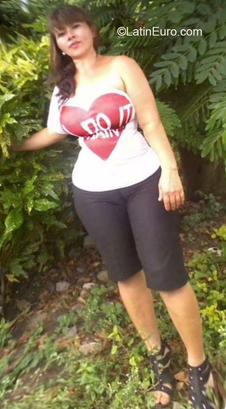 Date this charming Honduras girl Dina from La Ceiba HN1898