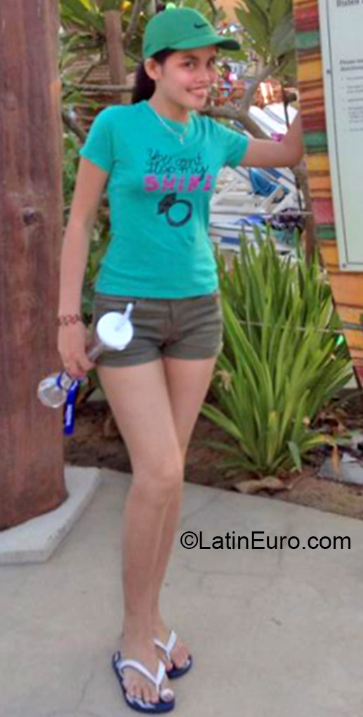 Date this exotic Philippines girl Quenie from Pasig City PH859