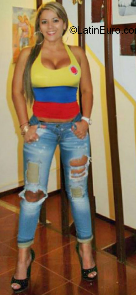 Date this lovely Colombia girl Natalia from Medellin CO18447