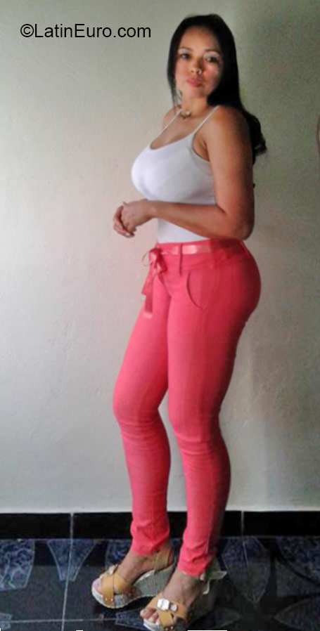 Date this hot Colombia girl Miledy from Medellin CO18500