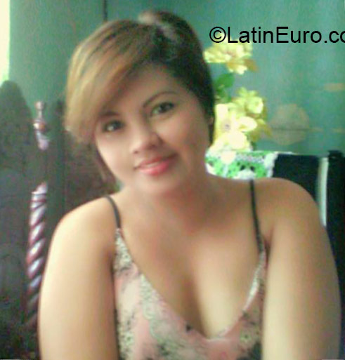 Date this fun Philippines girl Caran from Manila PH860
