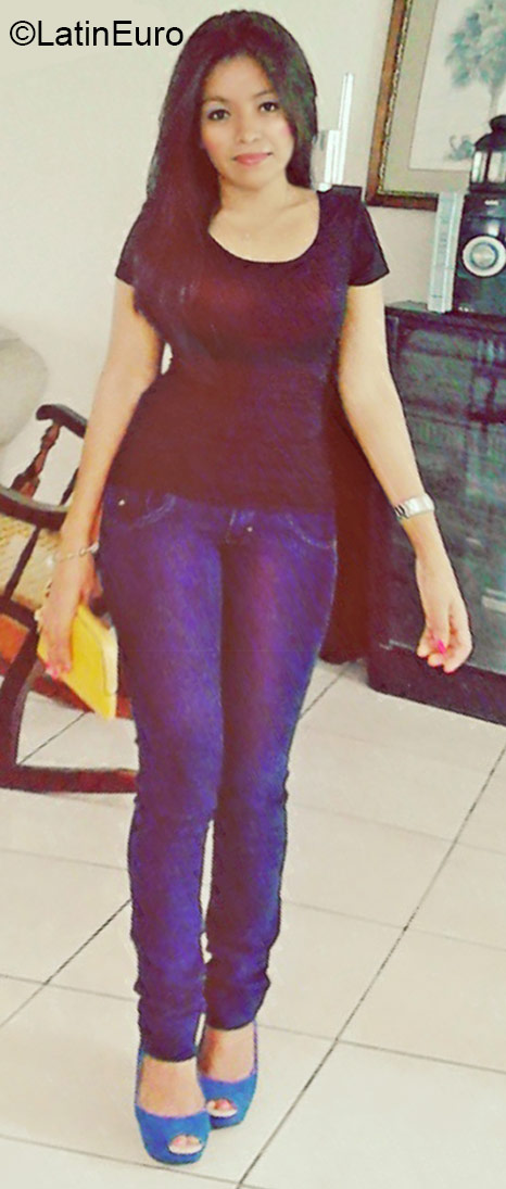 Date this delightful Honduras girl Reyna from La Ceiba HN1927