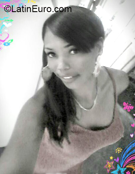 Date this young Dominican Republic girl Luz from Santo Domingo DO24510