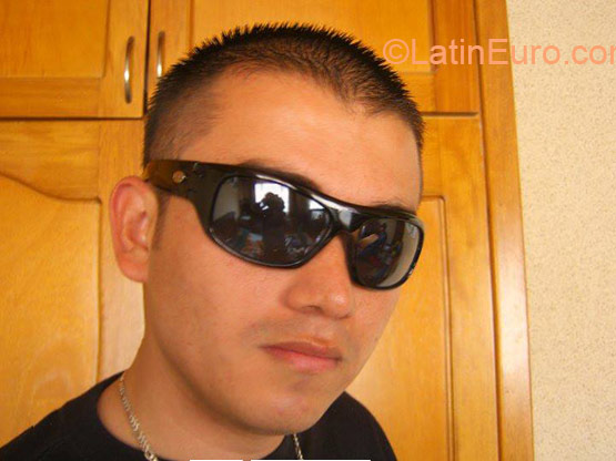 Date this charming Colombia man Dunkan from Bogota CO18517