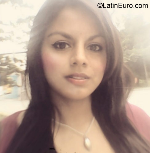 Date this happy Honduras girl Fernanda from Tegucigalpa HN1933