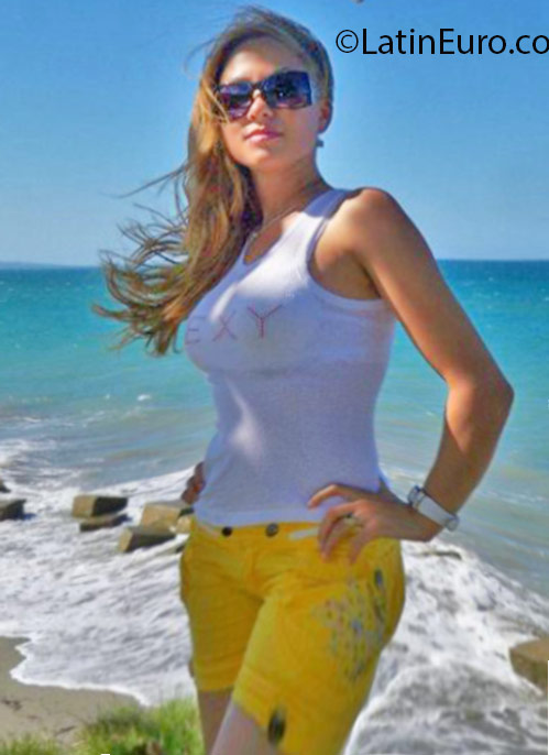 Date this athletic Dominican Republic girl Dinely from Santiago DO24581