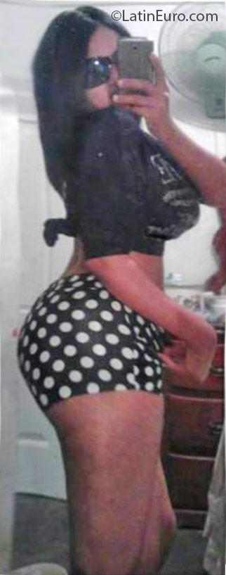 Date this funny Dominican Republic girl Nicole from Santo Domingo DO24583