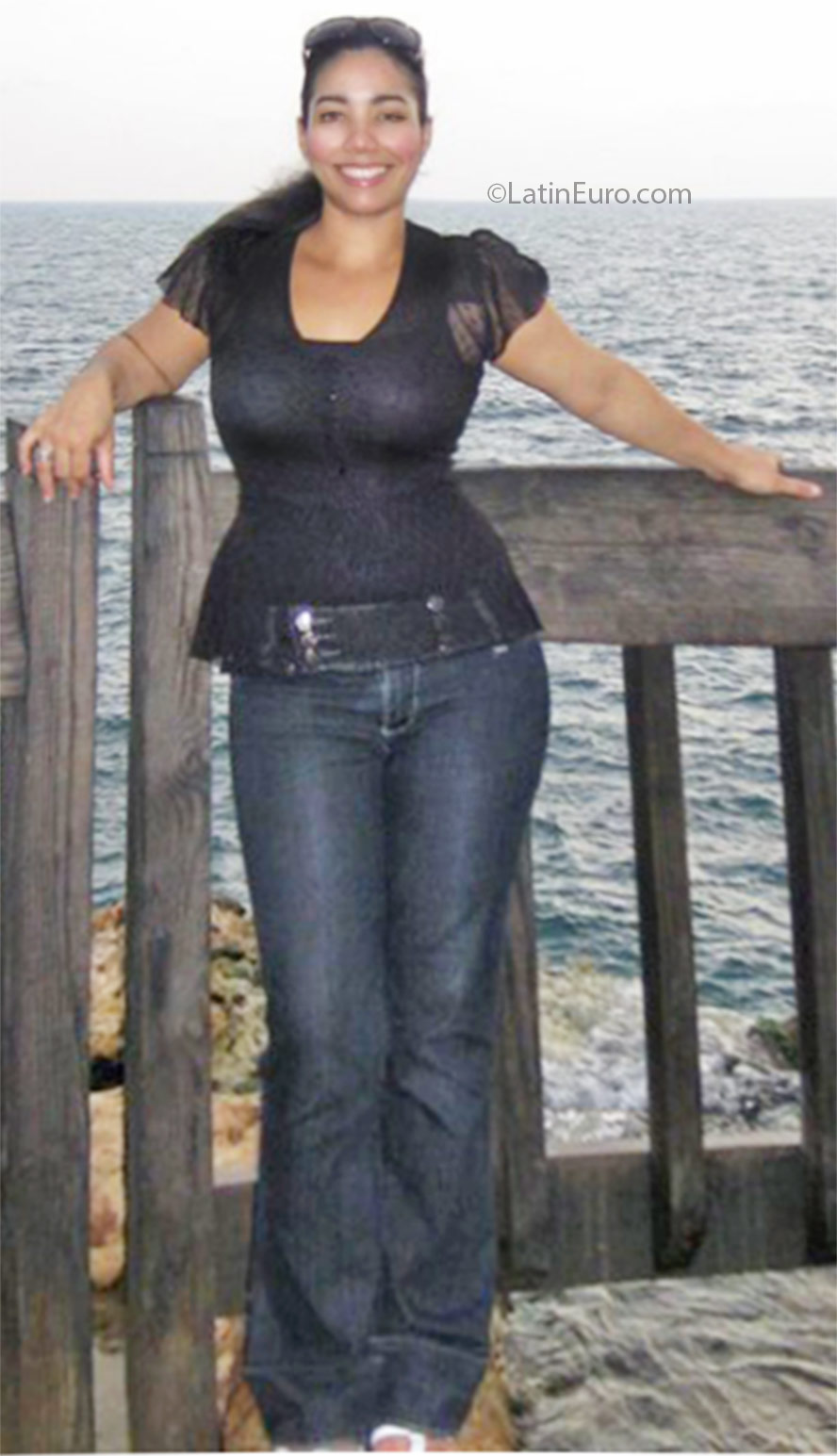Date this voluptuous Dominican Republic girl Rosa from Santo Domingo DO24609